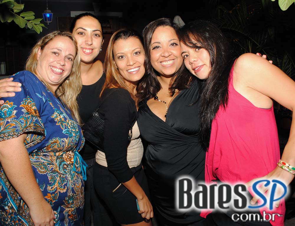 Vila Moema apresentou ambiente descontraído com DJs residentes Vila Moema apresentou ambiente descontraído com DJs residentes