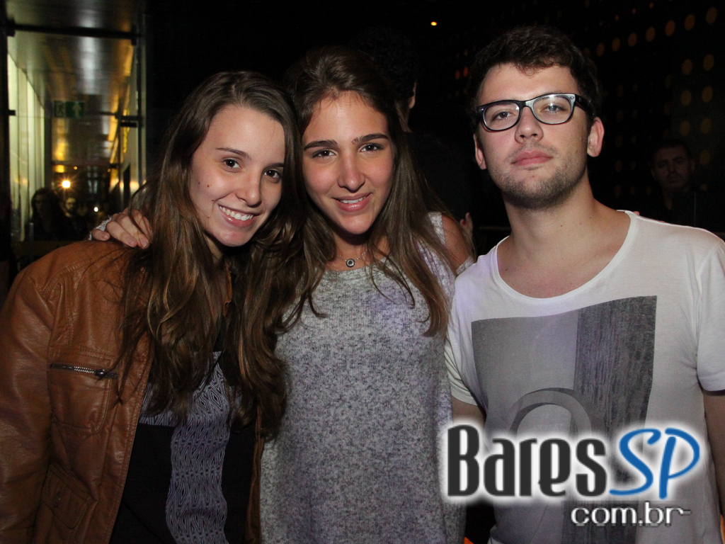 Banda Honra e outras bandas de rock no palco do Na Mata Café Banda Honra e outras bandas de rock no palco do Na Mata Café