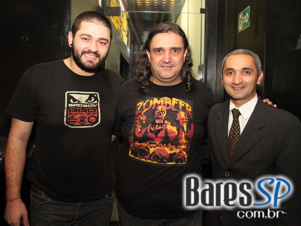 Banda Honra e outras bandas de rock no palco do Na Mata Café Banda Honra e outras bandas de rock no palco do Na Mata Café