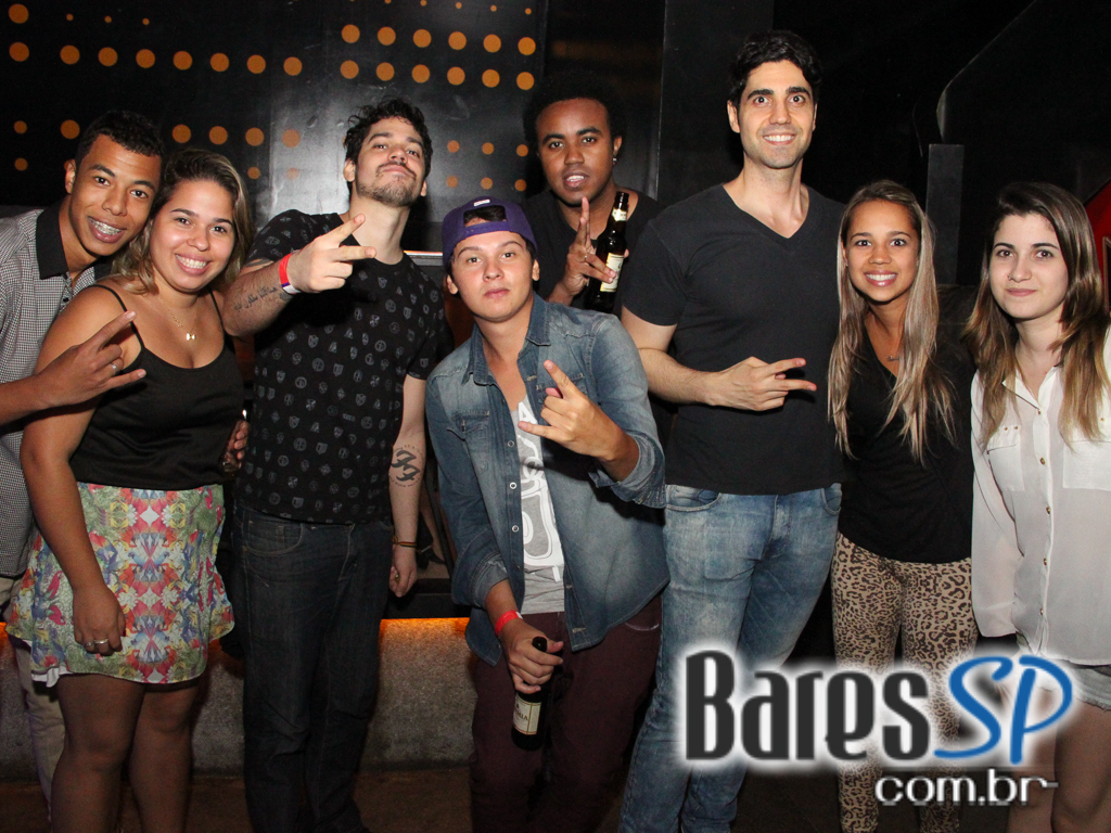 Banda Honra e outras bandas de rock no palco do Na Mata Café Banda Honra e outras bandas de rock no palco do Na Mata Café