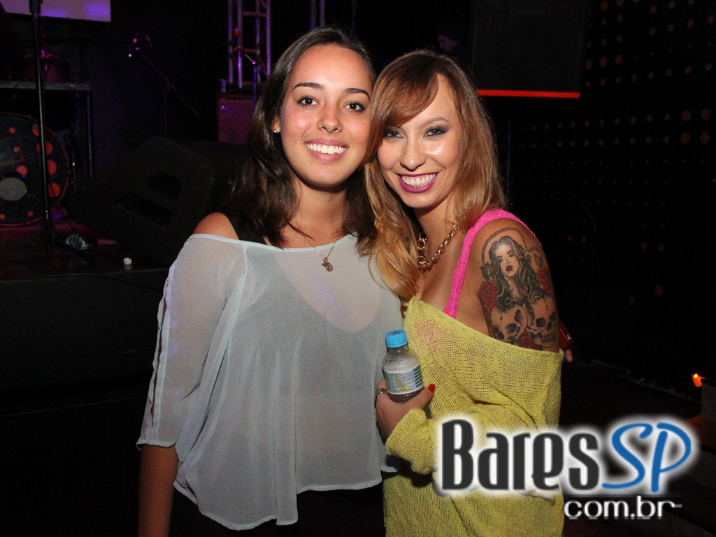 Banda Honra e outras bandas de rock no palco do Na Mata Café Banda Honra e outras bandas de rock no palco do Na Mata Café