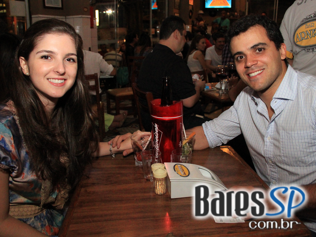 Bar do Arnesto ofereceu samba de roda e mix de músicas na sexta-feira Bar do Arnesto ofereceu samba de roda e mix de músicas na sexta-feira