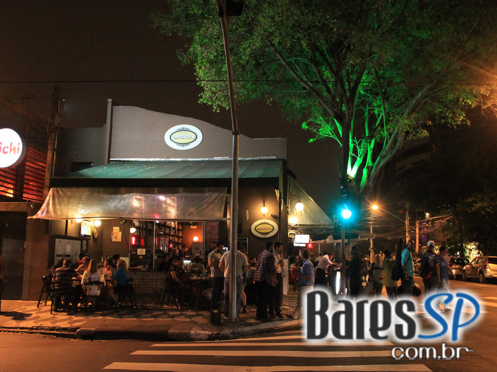 Bar do Arnesto ofereceu samba de roda e mix de músicas na sexta-feira Bar do Arnesto ofereceu samba de roda e mix de músicas na sexta-feira