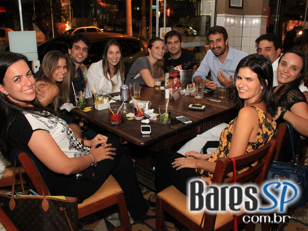 Bar do Arnesto ofereceu samba de roda e mix de músicas na sexta-feira Bar do Arnesto ofereceu samba de roda e mix de músicas na sexta-feira