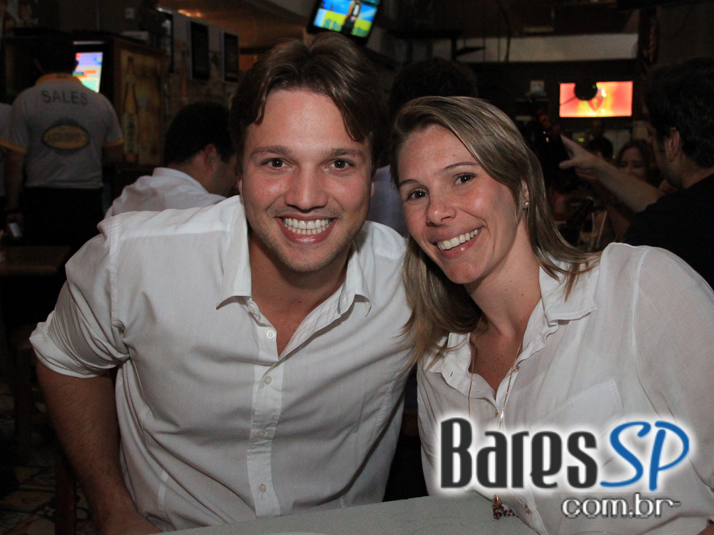 Bar do Arnesto ofereceu samba de roda e mix de músicas na sexta-feira Bar do Arnesto ofereceu samba de roda e mix de músicas na sexta-feira