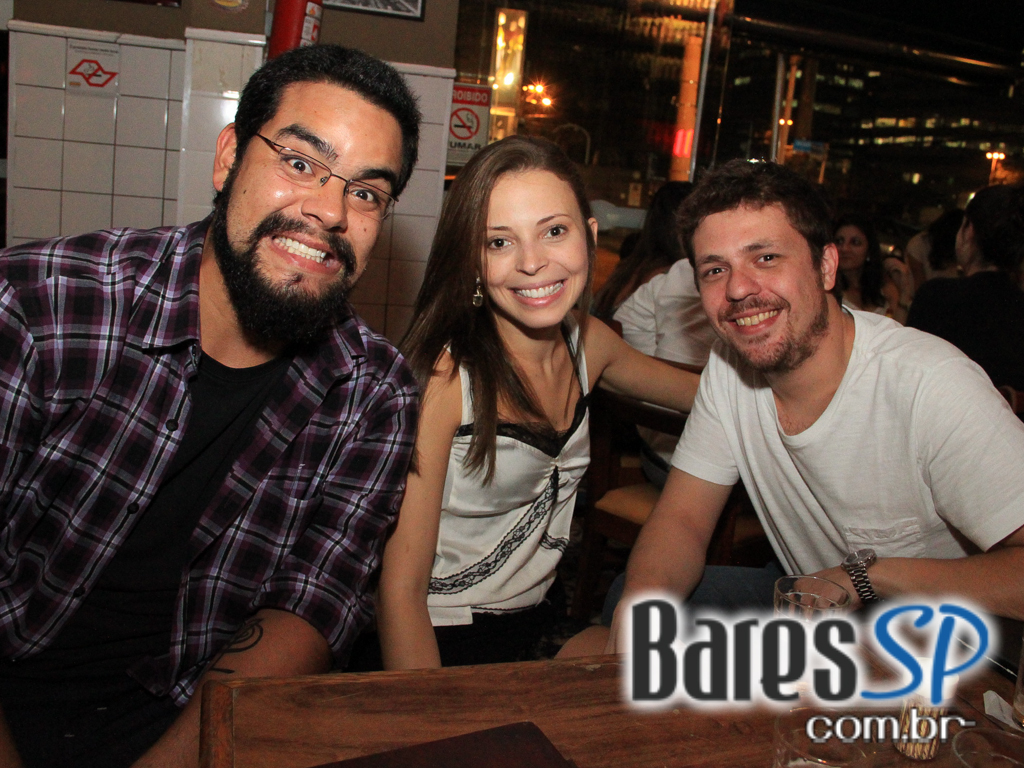 Bar do Arnesto ofereceu samba de roda e mix de músicas na sexta-feira Bar do Arnesto ofereceu samba de roda e mix de músicas na sexta-feira