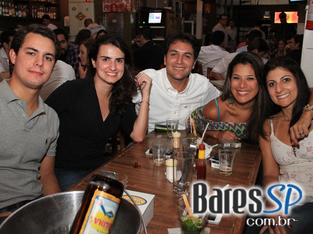 Bar do Arnesto ofereceu samba de roda e mix de músicas na sexta-feira Bar do Arnesto ofereceu samba de roda e mix de músicas na sexta-feira