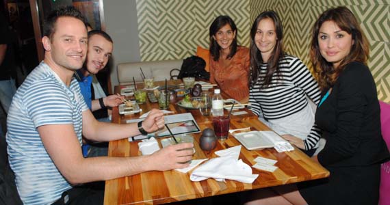 Restaurante Sushibol recebeu a festa Full Moon para celebrar a noite de quarta-feira