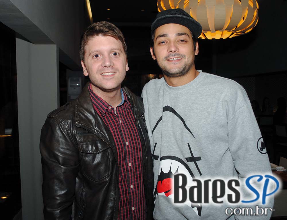 Restaurante Sushibol recebeu a festa Full Moon para celebrar a noite de quarta-feira Restaurante Sushibol recebeu a festa Full Moon para celebrar a noite de quarta-feira