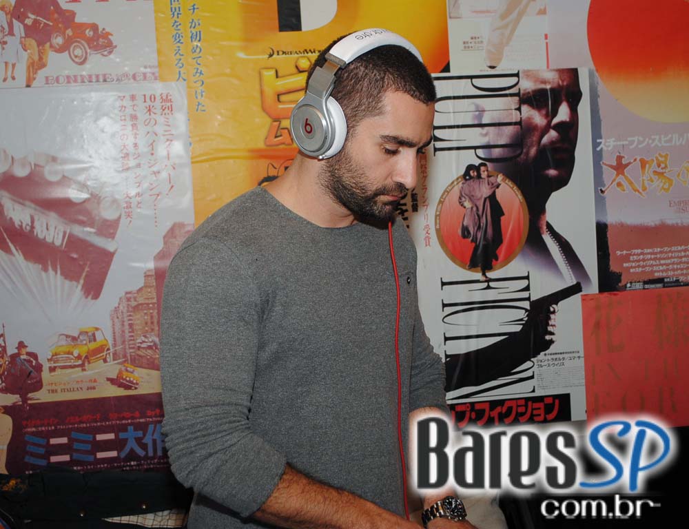 Restaurante Sushibol recebeu a festa Full Moon para celebrar a noite de quarta-feira Restaurante Sushibol recebeu a festa Full Moon para celebrar a noite de quarta-feira