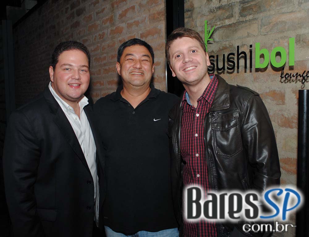 Restaurante Sushibol recebeu a festa Full Moon para celebrar a noite de quarta-feira Restaurante Sushibol recebeu a festa Full Moon para celebrar a noite de quarta-feira