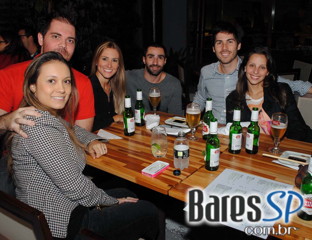 Restaurante Sushibol recebeu a festa Full Moon para celebrar a noite de quarta-feira Restaurante Sushibol recebeu a festa Full Moon para celebrar a noite de quarta-feira