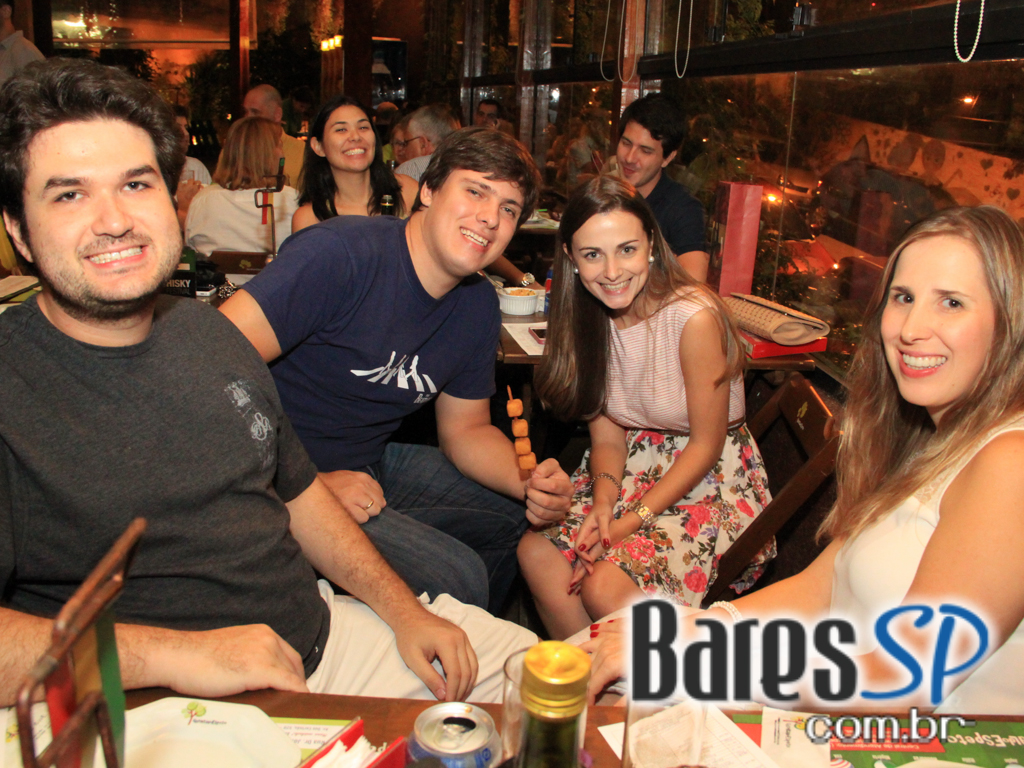 Quintal do Espeto da Lapa ofereceu MPB que animou o público Quintal do Espeto da Lapa ofereceu MPB que animou o público