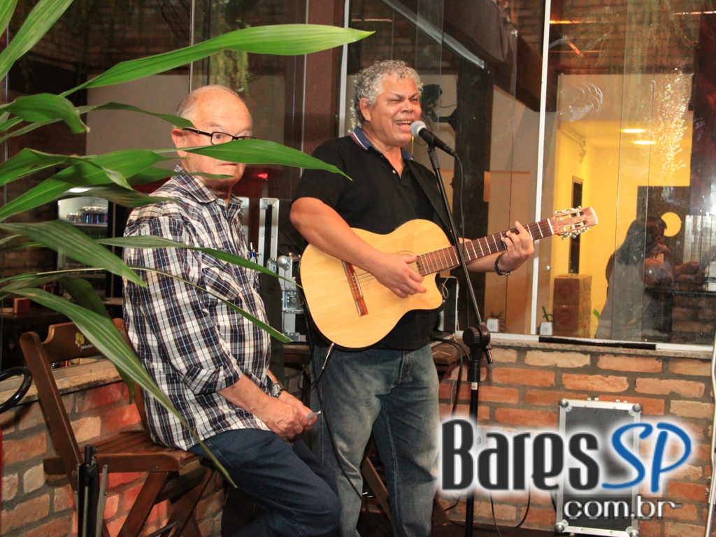 Quintal do Espeto da Lapa ofereceu MPB que animou o público Quintal do Espeto da Lapa ofereceu MPB que animou o público