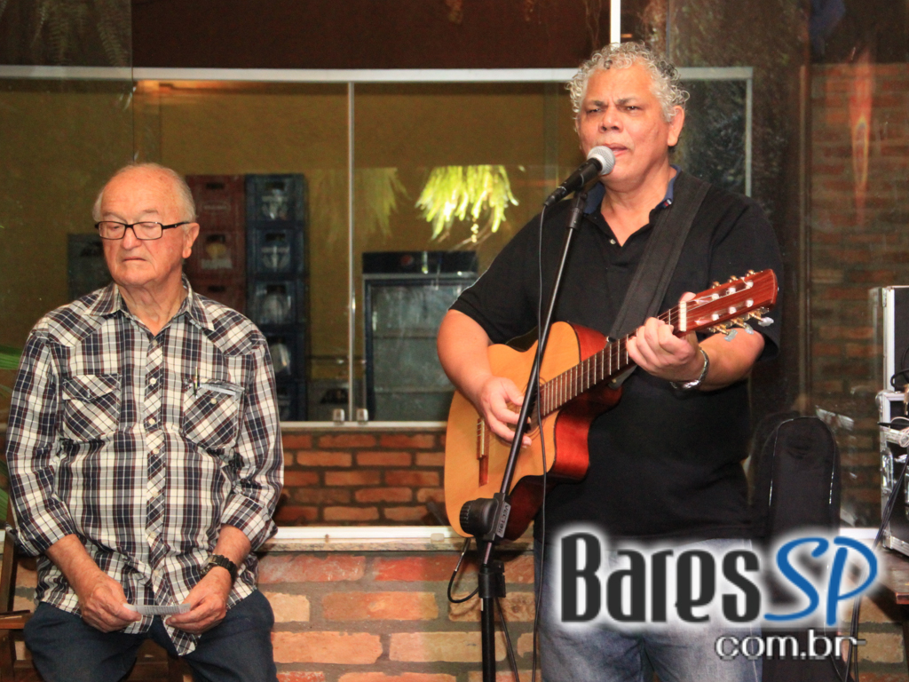 Quintal do Espeto da Lapa ofereceu MPB que animou o público Quintal do Espeto da Lapa ofereceu MPB que animou o público