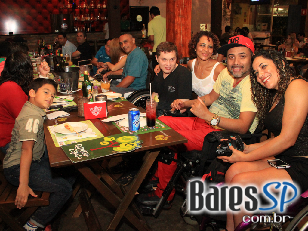 Quintal do Espeto da Lapa ofereceu MPB que animou o público Quintal do Espeto da Lapa ofereceu MPB que animou o público