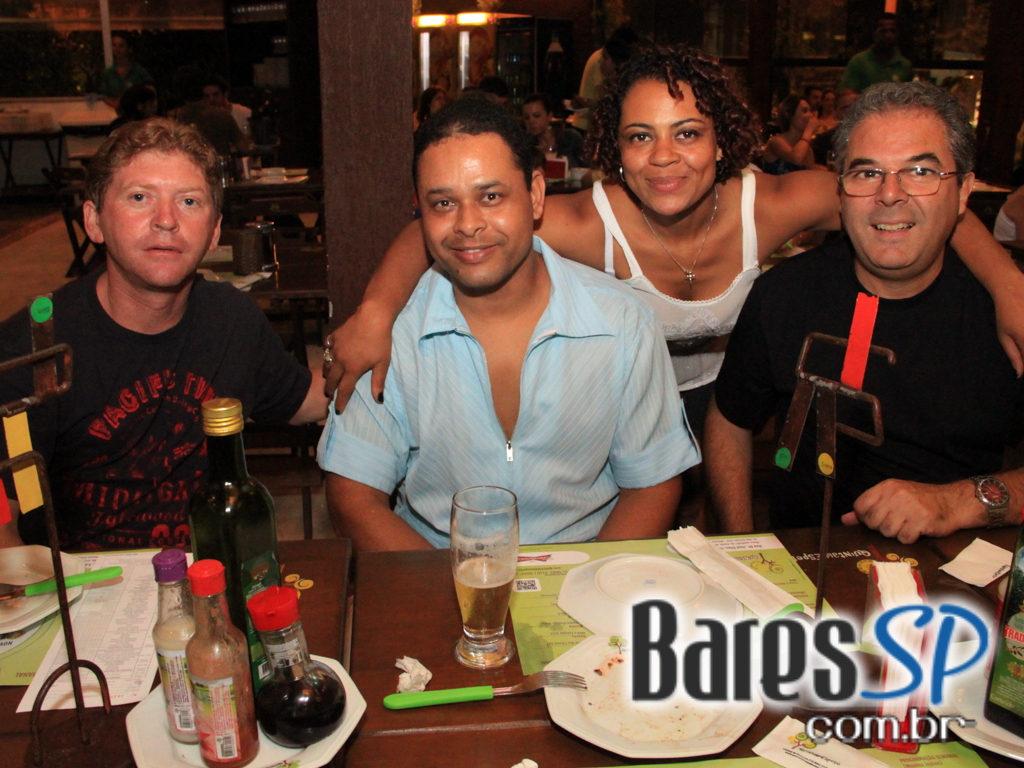 Quintal do Espeto da Lapa ofereceu MPB que animou o público Quintal do Espeto da Lapa ofereceu MPB que animou o público