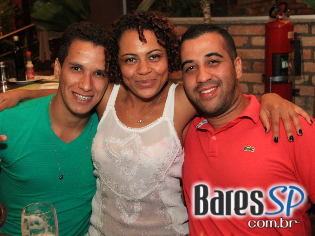 Quintal do Espeto da Lapa ofereceu MPB que animou o público Quintal do Espeto da Lapa ofereceu MPB que animou o público