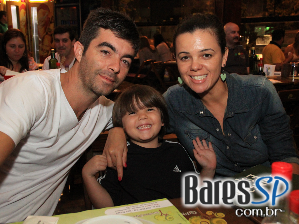 Quintal do Espeto da Lapa ofereceu MPB que animou o público Quintal do Espeto da Lapa ofereceu MPB que animou o público