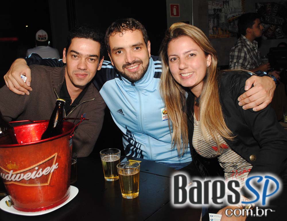 Projeto Friends Play Party com muita música na sexta-feira no Public Bar e After Bar Projeto Friends Play Party com muita música na sexta-feira no Public Bar e After Bar