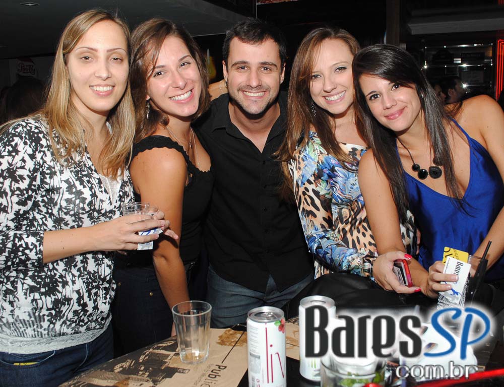 Projeto Friends Play Party com muita música na sexta-feira no Public Bar e After Bar Projeto Friends Play Party com muita música na sexta-feira no Public Bar e After Bar