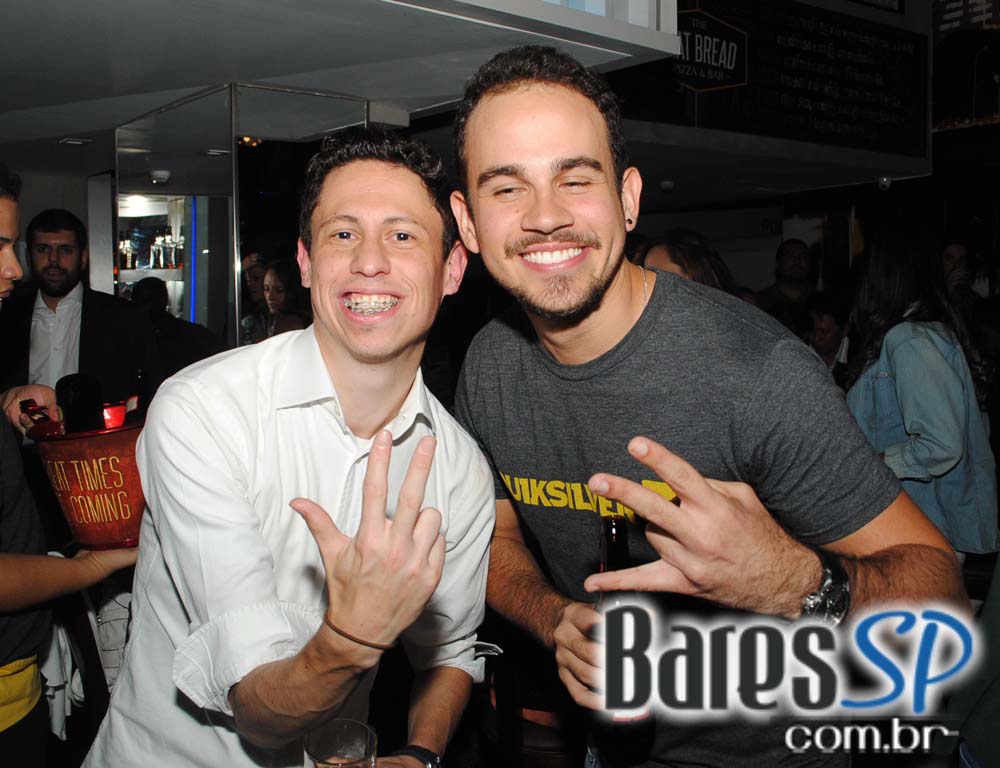 Projeto Friends Play Party com muita música na sexta-feira no Public Bar e After Bar Projeto Friends Play Party com muita música na sexta-feira no Public Bar e After Bar