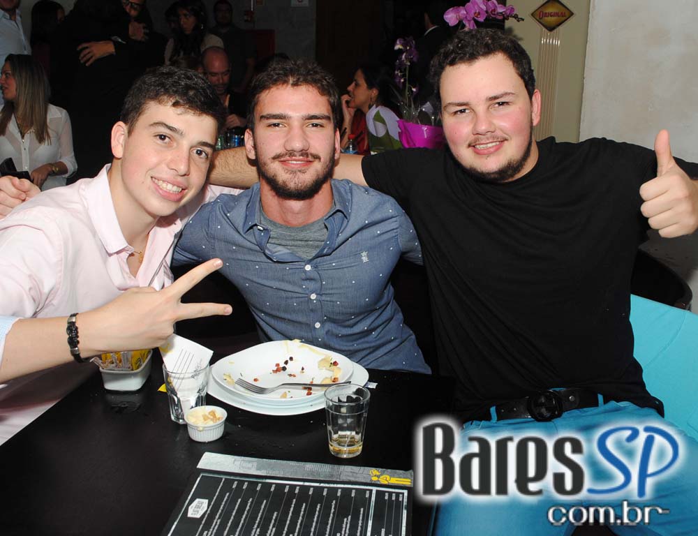 Projeto Friends Play Party com muita música na sexta-feira no Public Bar e After Bar Projeto Friends Play Party com muita música na sexta-feira no Public Bar e After Bar