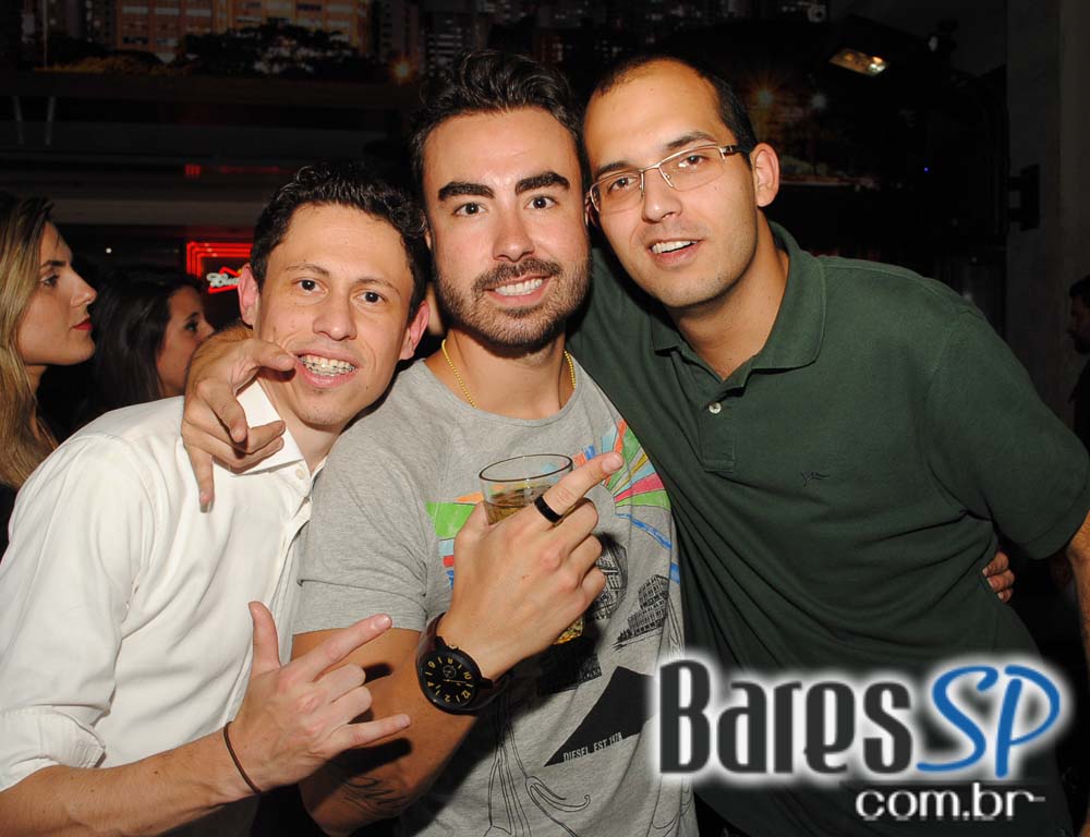 Projeto Friends Play Party com muita música na sexta-feira no Public Bar e After Bar Projeto Friends Play Party com muita música na sexta-feira no Public Bar e After Bar