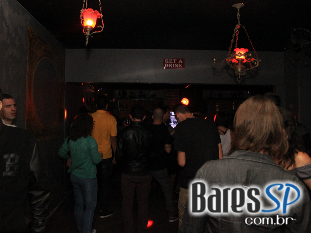 DJ Nuts tocou na noite de quarta-feira no Nola Bar DJ Nuts tocou na noite de quarta-feira no Nola Bar