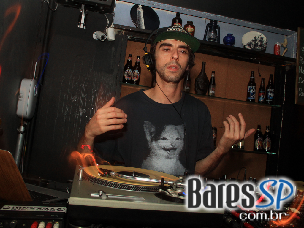 DJ Nuts tocou na noite de quarta-feira no Nola Bar DJ Nuts tocou na noite de quarta-feira no Nola Bar