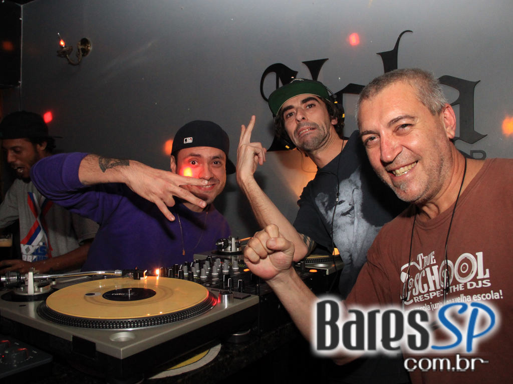 DJ Nuts tocou na noite de quarta-feira no Nola Bar DJ Nuts tocou na noite de quarta-feira no Nola Bar