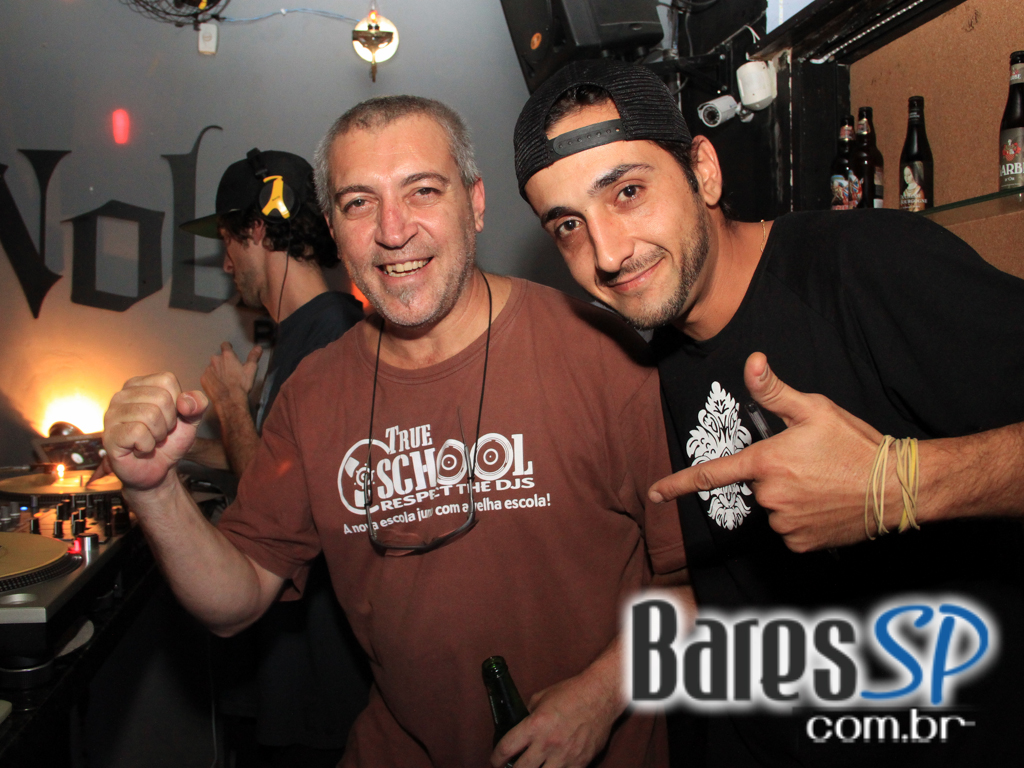 DJ Nuts tocou na noite de quarta-feira no Nola Bar DJ Nuts tocou na noite de quarta-feira no Nola Bar