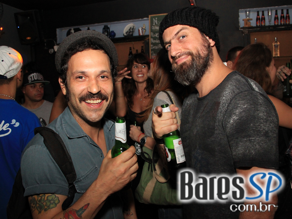 DJ Nuts tocou na noite de quarta-feira no Nola Bar DJ Nuts tocou na noite de quarta-feira no Nola Bar