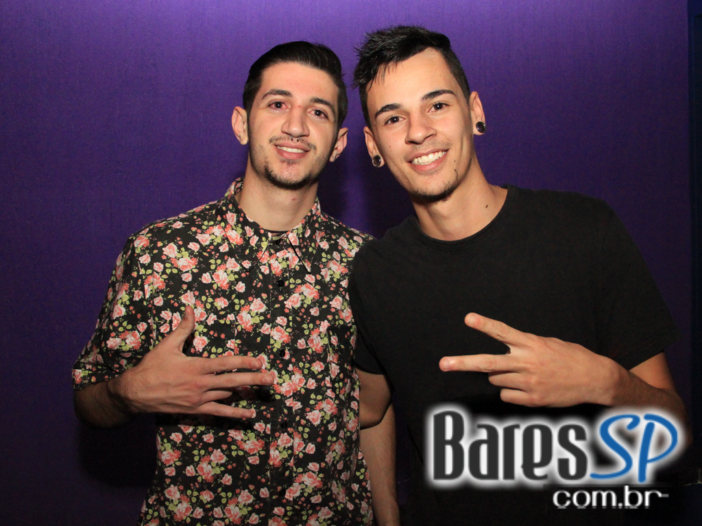 DJ Nuts tocou na noite de quarta-feira no Nola Bar DJ Nuts tocou na noite de quarta-feira no Nola Bar