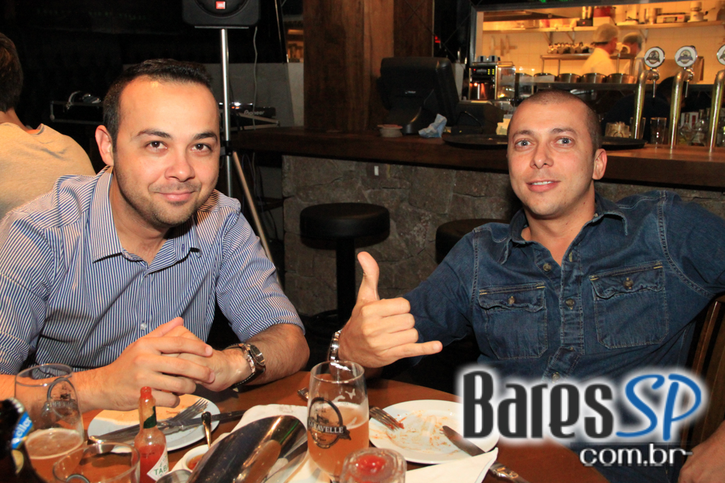 Festa de inauguração do Karavelle Brasserie no Itaim Bibi com DJ convidado Festa de inauguração do Karavelle Brasserie no Itaim Bibi com DJ convidado