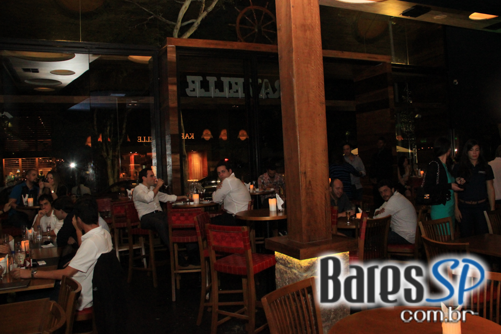 Festa de inauguração do Karavelle Brasserie no Itaim Bibi com DJ convidado Festa de inauguração do Karavelle Brasserie no Itaim Bibi com DJ convidado