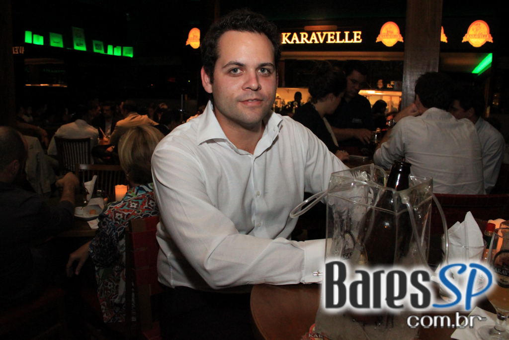 Festa de inauguração do Karavelle Brasserie no Itaim Bibi com DJ convidado Festa de inauguração do Karavelle Brasserie no Itaim Bibi com DJ convidado