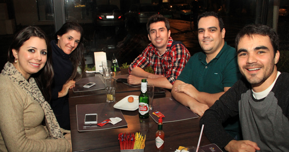 Happy Hour descontraído com pop rock no BQ Moema