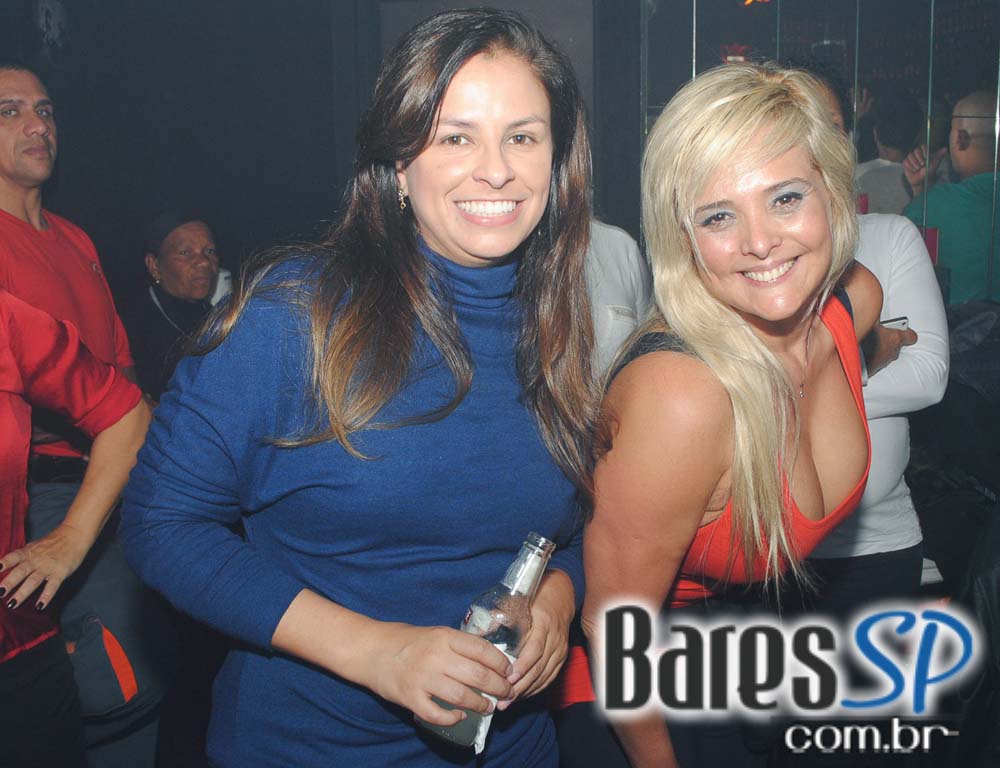 Akbar Lounge & Disco apresentou a Noite do Óculos Escuro Akbar Lounge & Disco apresentou a Noite do Óculos Escuro