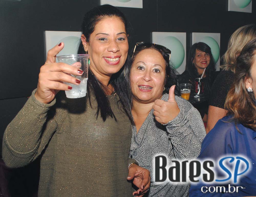 Akbar Lounge & Disco apresentou a Noite do Óculos Escuro Akbar Lounge & Disco apresentou a Noite do Óculos Escuro