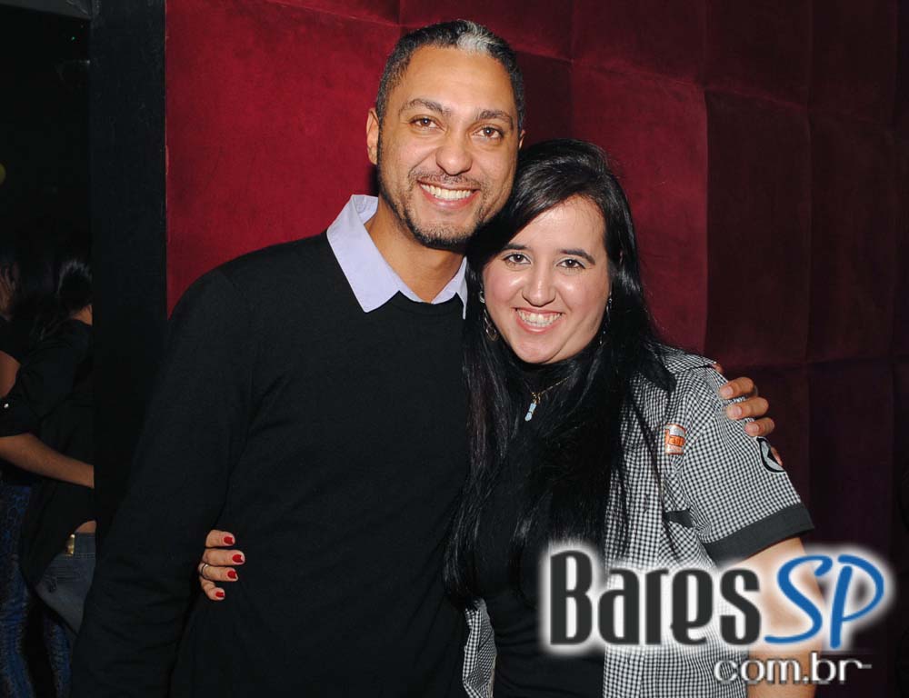 Akbar Lounge & Disco apresentou a Noite do Óculos Escuro Akbar Lounge & Disco apresentou a Noite do Óculos Escuro