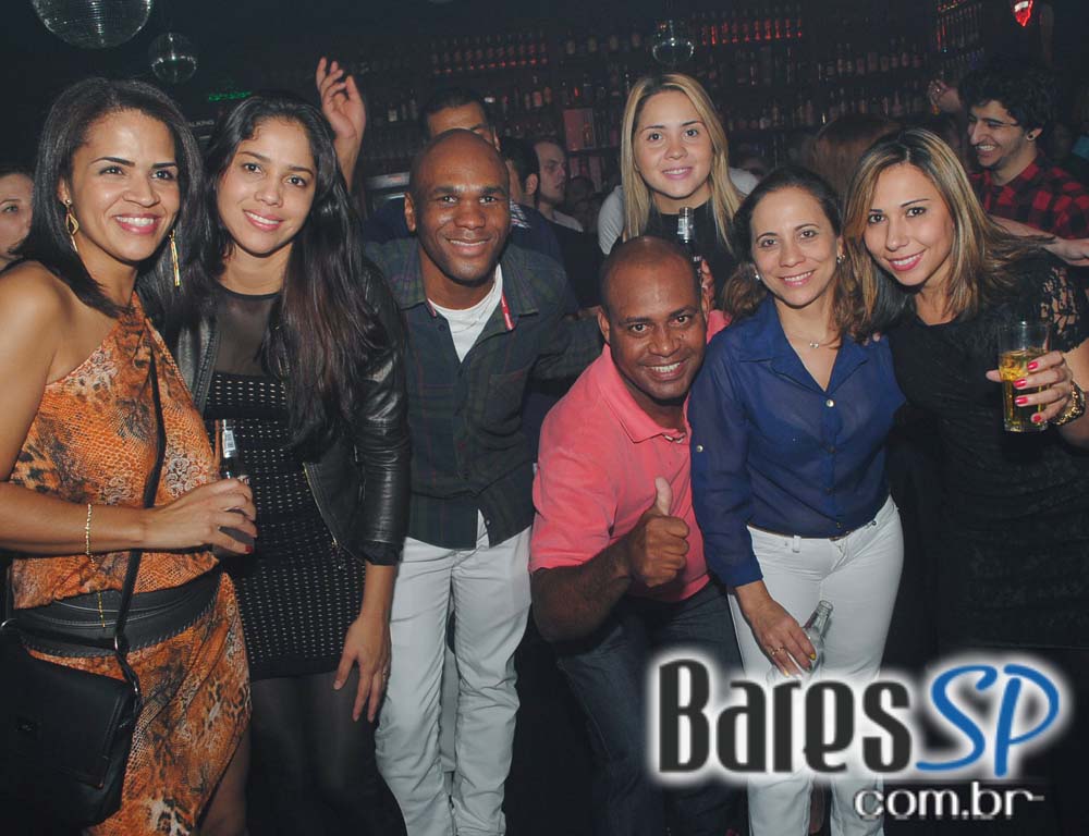 Akbar Lounge & Disco apresentou a Noite do Óculos Escuro Akbar Lounge & Disco apresentou a Noite do Óculos Escuro