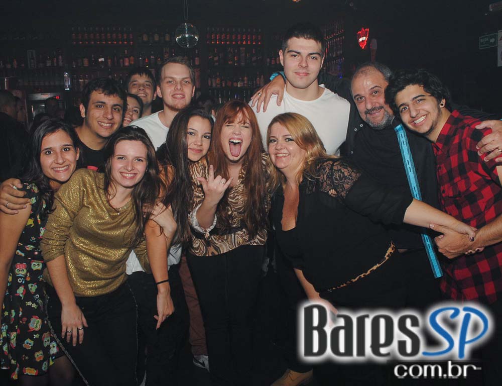 Akbar Lounge & Disco apresentou a Noite do Óculos Escuro Akbar Lounge & Disco apresentou a Noite do Óculos Escuro