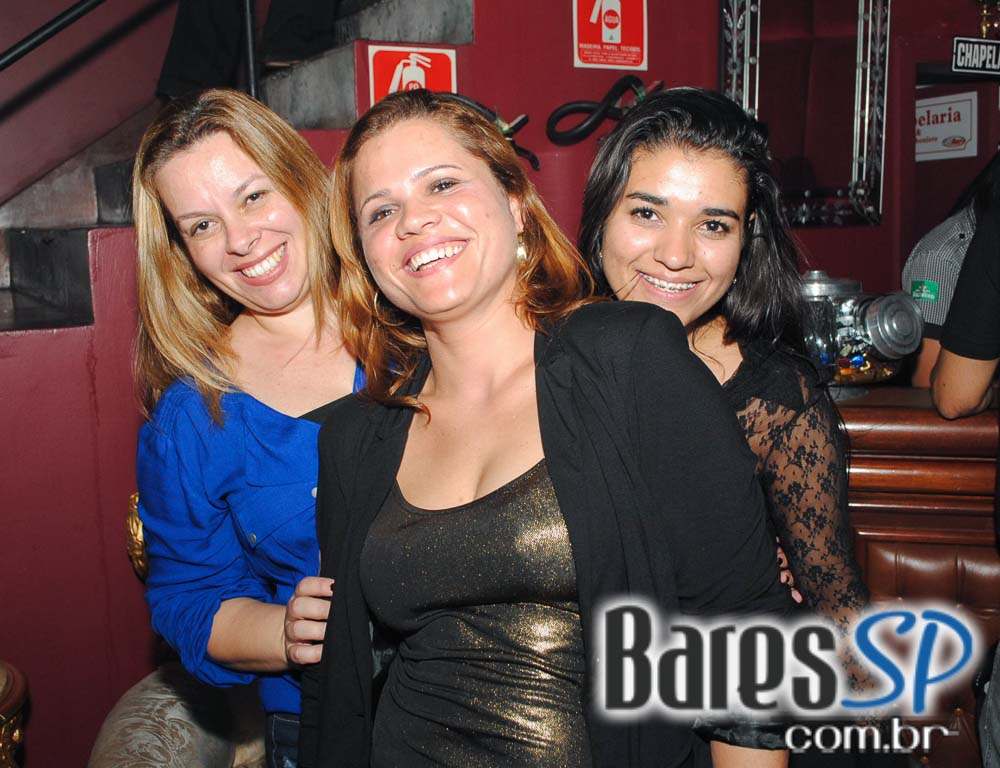 Akbar Lounge & Disco apresentou a Noite do Óculos Escuro Akbar Lounge & Disco apresentou a Noite do Óculos Escuro