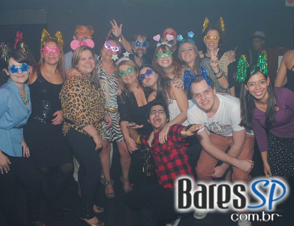 Akbar Lounge & Disco apresentou a Noite do Óculos Escuro Akbar Lounge & Disco apresentou a Noite do Óculos Escuro