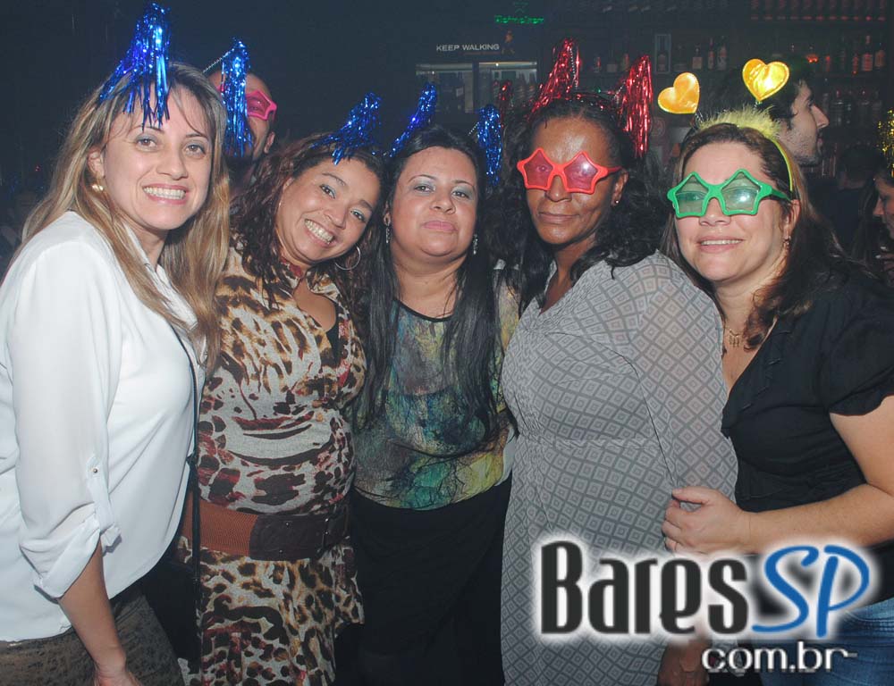 Akbar Lounge & Disco apresentou a Noite do Óculos Escuro Akbar Lounge & Disco apresentou a Noite do Óculos Escuro