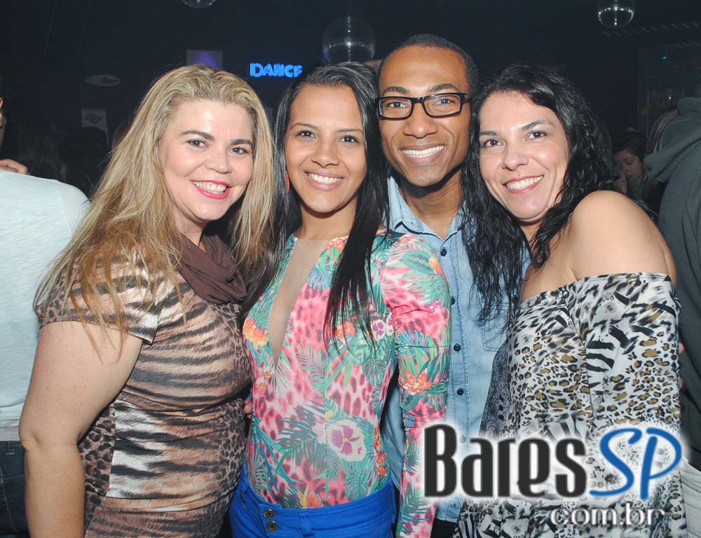 Akbar Lounge & Disco apresentou a Noite do Óculos Escuro Akbar Lounge & Disco apresentou a Noite do Óculos Escuro