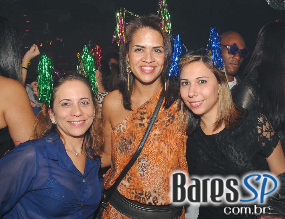 Akbar Lounge & Disco apresentou a Noite do Óculos Escuro Akbar Lounge & Disco apresentou a Noite do Óculos Escuro