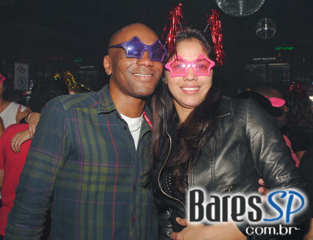 Akbar Lounge & Disco apresentou a Noite do Óculos Escuro Akbar Lounge & Disco apresentou a Noite do Óculos Escuro