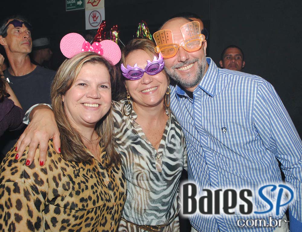 Akbar Lounge & Disco apresentou a Noite do Óculos Escuro Akbar Lounge & Disco apresentou a Noite do Óculos Escuro